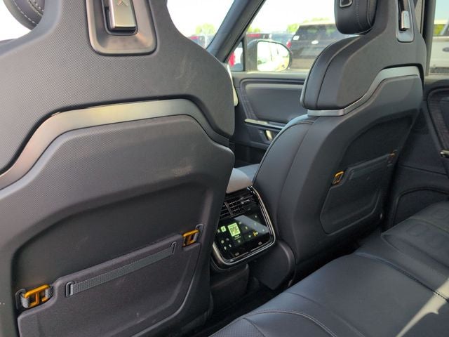 2025 Rivian R1T Base