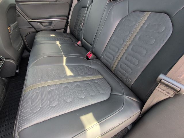 2025 Rivian R1T Base