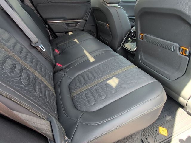2025 Rivian R1T Base