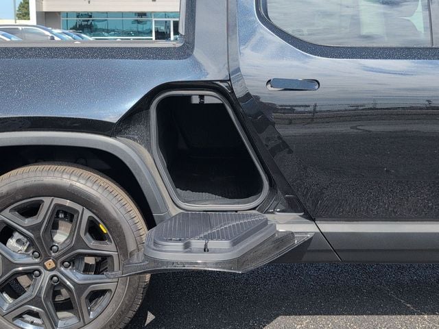 2025 Rivian R1T Base