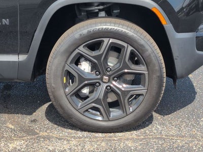 2025 Rivian R1T Base