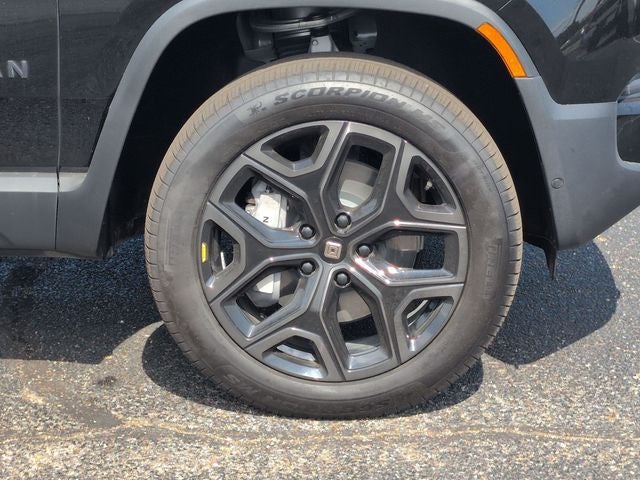2025 Rivian R1T Base