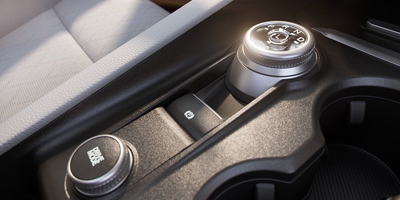 High resolution standard 13.2-inch touchscreen.*